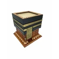 Decoratiee Kabe van Hout met Koran