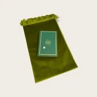 De Nederlandse Koran Groen met fluwelen Gebedskleed