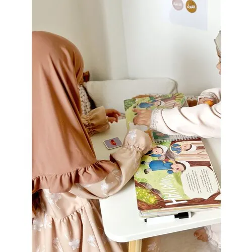 Adam en Sumayyah gaan op avontuur busybook