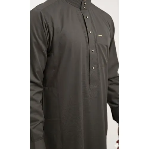 Moderne Getailleerde Qamees met Ronde Kraag en Zakken