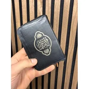 Gratis Koran Pocket met Rits – Sadaqah namens Ikram Alhaft (Max. 1 per persoon)