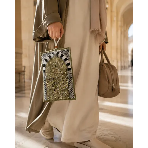 Rawdah Pocket Gebedskleed met Tasje – Reisgebedskleed 112 × 63 cm Rawdah Pocket Gebedskleed met Tasje – Reisgebedskleed 112 × 63 cm