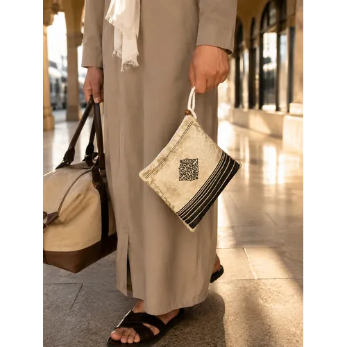 Mizan Pocket Gebedskleed met Tasje – Reisgebedskleed 112 × 63 cm Mizan Pocket Gebedskleed met Tasje – Reisgebedskleed 112 × 63 cm