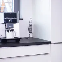 Brennenstuhl Estilo Eck-Steckdosenleiste mit USB-Ladeanschlüssen – Edelstahl/Weiß