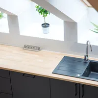 Brennenstuhl Estilo Eck-Steckdosenleiste mit USB-Ladeanschlüssen – Edelstahl/Weiß