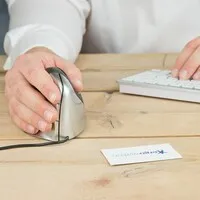 Evoluent VerticalMouse 4 Right kabelgebundene rechtshändige ergonomische Maus