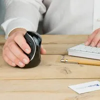Delux grip Maus Plus RGB kabelgebundene rechtshändige ergonomische Maus