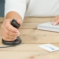 3M Anir klein/mittel kabelgebundene rechtshändige ergonomische Maus