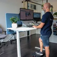 Ergopro Professioneller Sitz-Steh-Schreibtisch 65-130 cm mit Eckplatte 240x200/80 cm inkl. kostenloser Montage