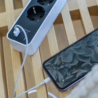 Brennenstuhl Ecolor 4-fach Steckdosenleiste mit USB-Ladeanschlüssen - weiß
