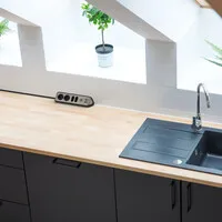 Brennenstuhl Estilo Ecksteckdosenleiste mit USB-Ladeanschlüssen - Edelstahl/Schwarz