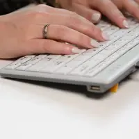 BakkerElkhuizen Ultraboard 950 V2 Kompakt-Tastatur, kabelgebunden – QWERTZ – deutsches Layout