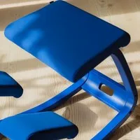 Varier® Variable Monochrome Kniestuhl – Marineblau