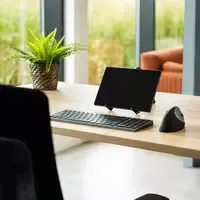 Ergofy Kompakte kabellose Tastatur mit Ziffernblock – Silber/Schwarz