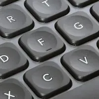 Ergofy Kompakte kabellose Tastatur mit Ziffernblock – Silber/Schwarz