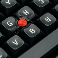 TEX Shinobi – zu 75 % mechanische Tastatur mit Pointer-Stick
