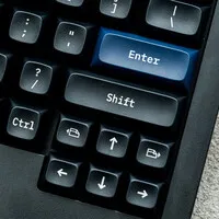 TEX Shinobi – zu 75 % mechanische Tastatur mit Pointer-Stick