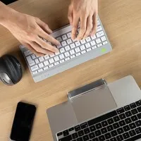 R-Go Compact Break AZERTY – weiße kabellose Tastatur