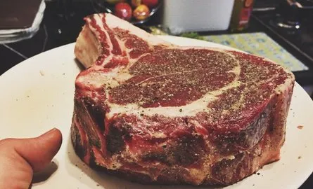 Côte du boeuf van de Kamado Joe