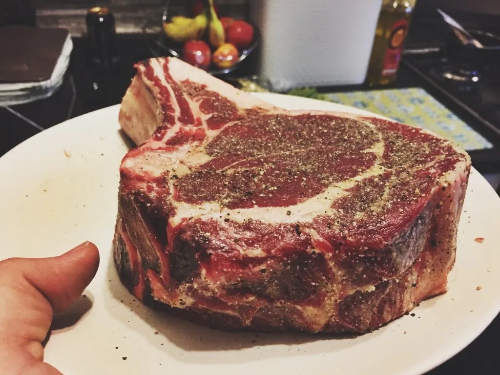 Côte du boeuf van de Kamado Joe