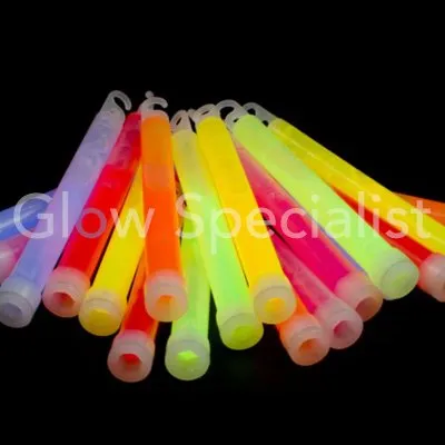 Glow Specialist Breaklight 6" – 15 cm x 17 mm – Glowstick met haak – Ultra heldere lichtstaaf – Feest, outdoor & veiligheid