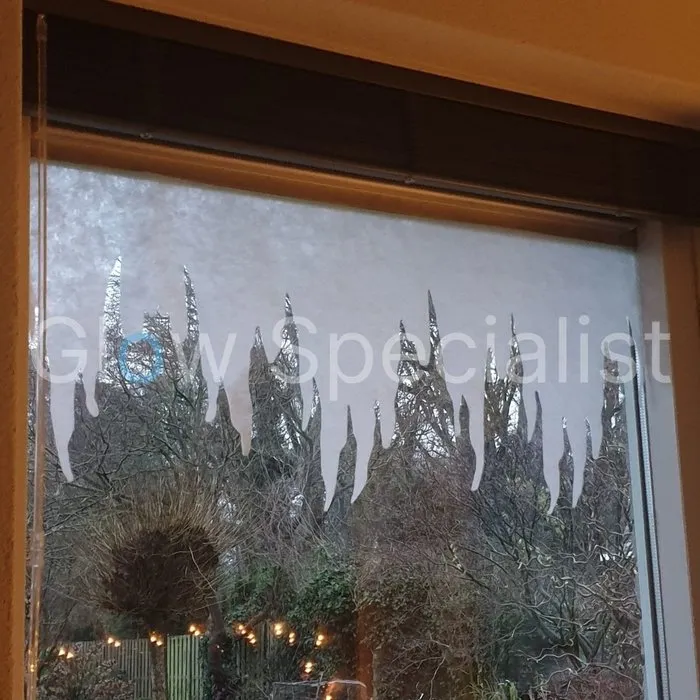 UV / BLACKLIGHT ICICLE DECORATION - 8 M X 30 CM