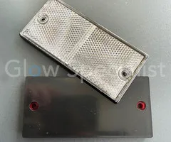 RECHTHOEKIGE REFLECTOR WIT - 105 X 48 MM - MET SCHROEFGATEN - SET VAN 2