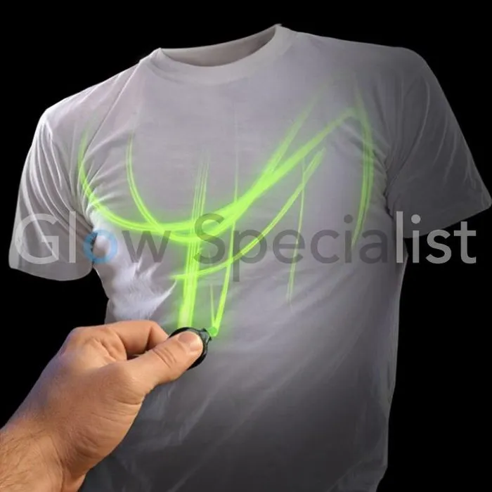 INTERACTIEF GLOW IN THE DARK T-SHIRT