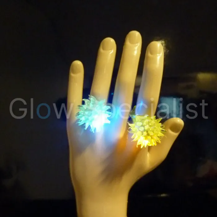 LED Spike Rings – Display Box with 48 Flashing Colourful Rings