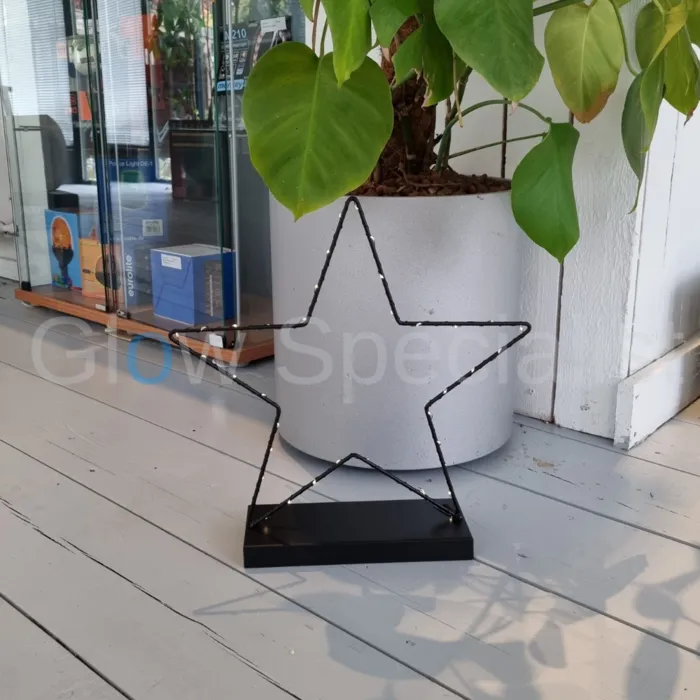 BLACK METAL STAR ON BASE - 40 LEDS - 40 CM