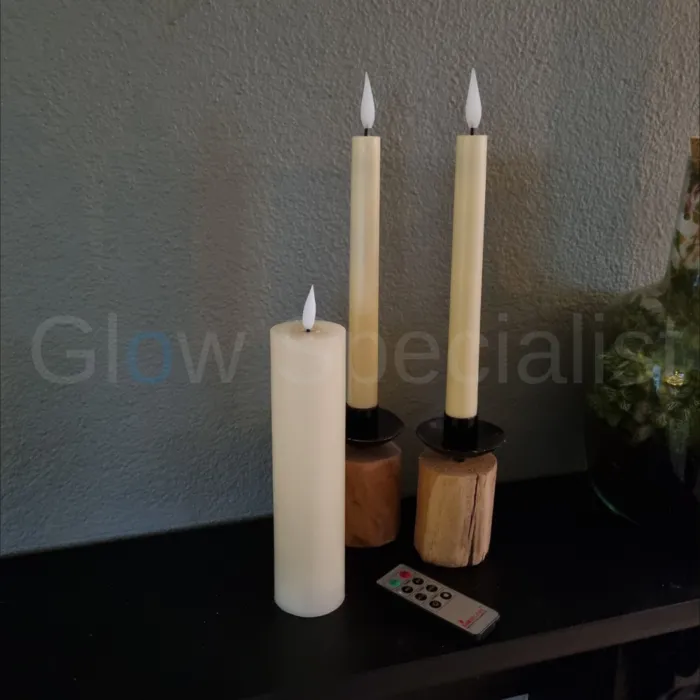 Simuflame SIMUFLAME  CATHEDRAL PILLAR LED CANDLE - 20 CM X Ø 5 CM - WITH REMOTE CONTROL AND TIMER - IN LUXURY GIFT BOX