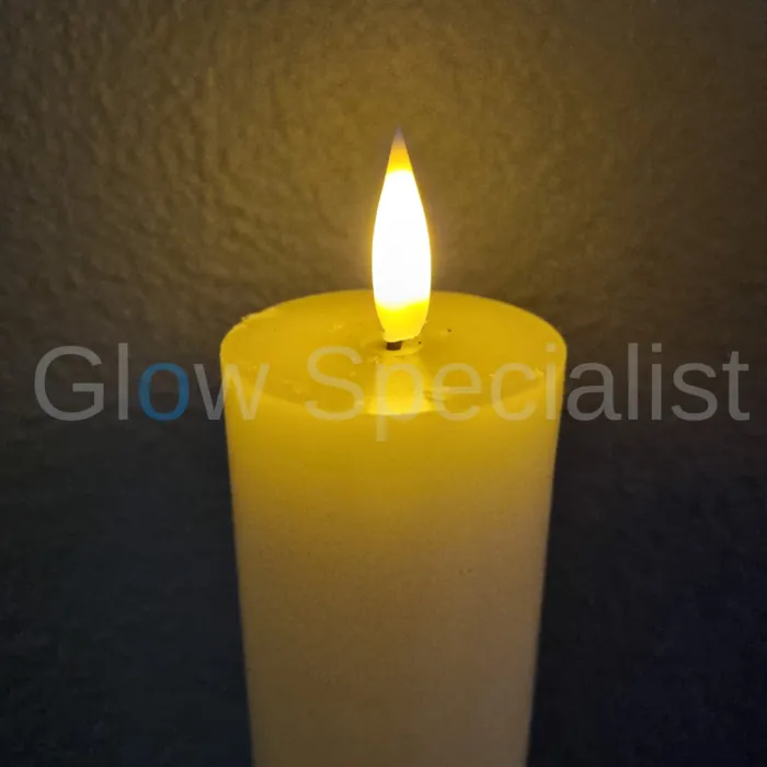 Simuflame SIMUFLAME  CATHEDRAL PILLAR LED CANDLE - 20 CM X Ø 5 CM - WITH REMOTE CONTROL AND TIMER - IN LUXURY GIFT BOX