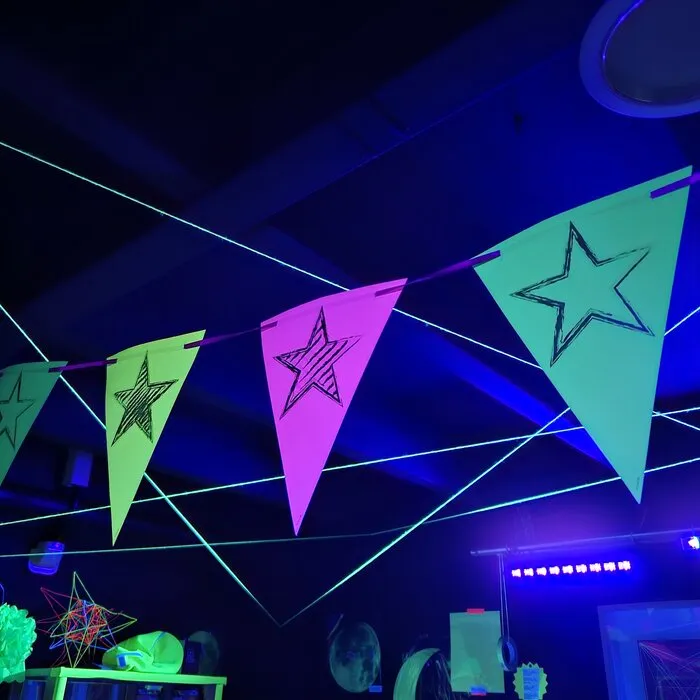 NEON GLOW KIDS PARTY PACKAGE - 10 KIDS
