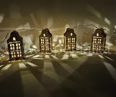 LED GARLAND WITH 10 WOODEN HOUSES - 150 CM - 10 LED - WARM WHITE