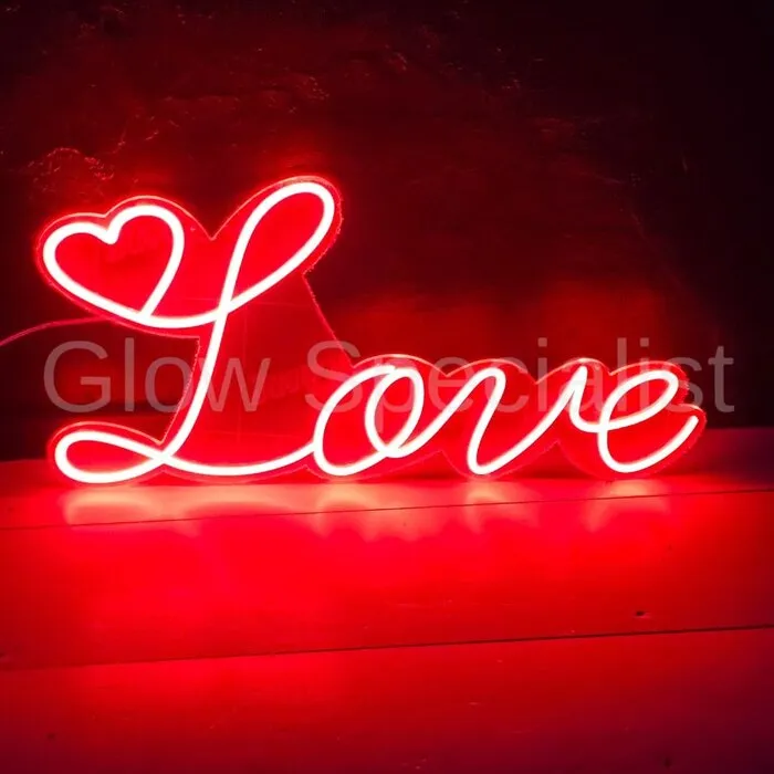 LED NEON SIGN - LOVE - ROOD - 70 CM