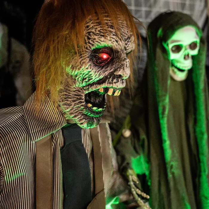 Europalms ZOMBIE MET KETTINGZAAG - 170 CM - BEWEGING/GELUID - EUROPALMS