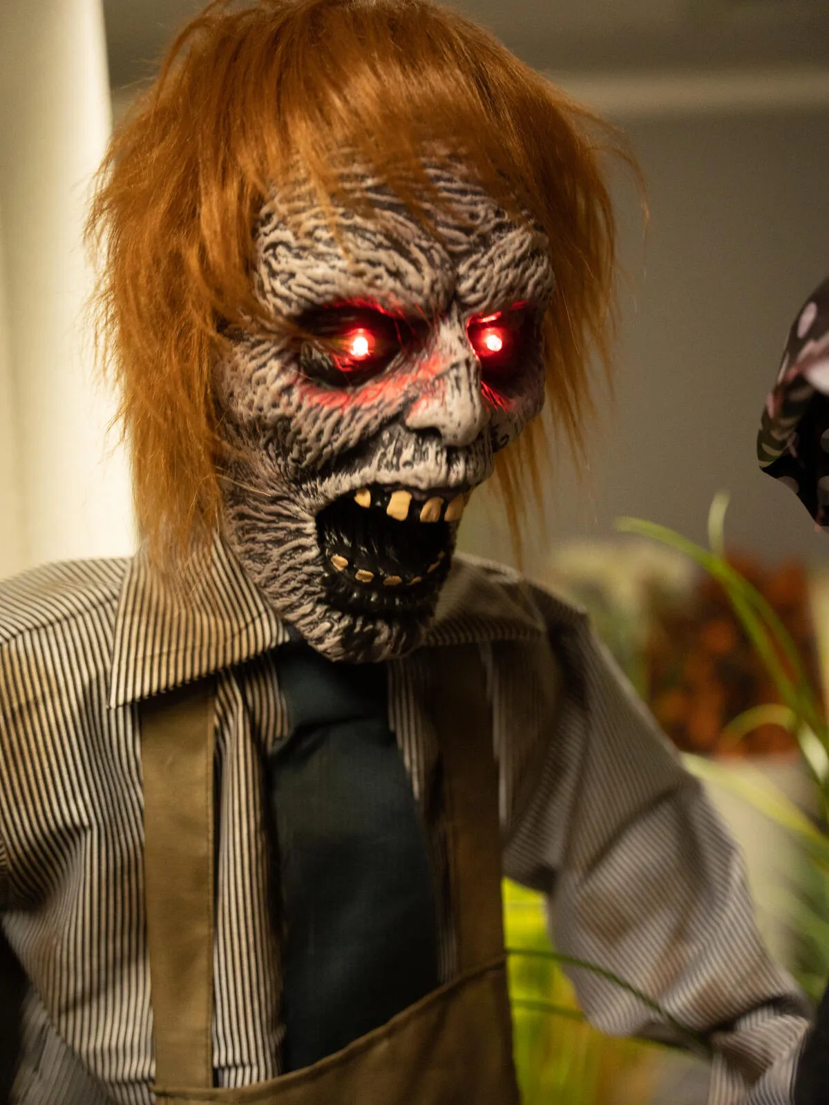 Europalms ZOMBIE WITH CHAINSAW - 170 CM - MOTION/SOUND - EUROPALMS