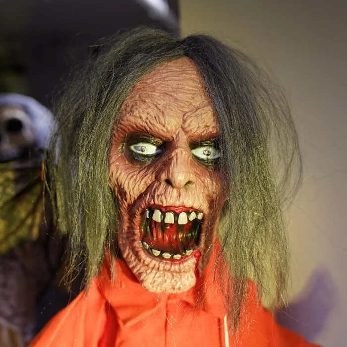 Europalms PRISONER SIRIUS - HALLOWEEN - 85 CM - MOVEMENT - LIGHT AND SOUND - EUROPALMS