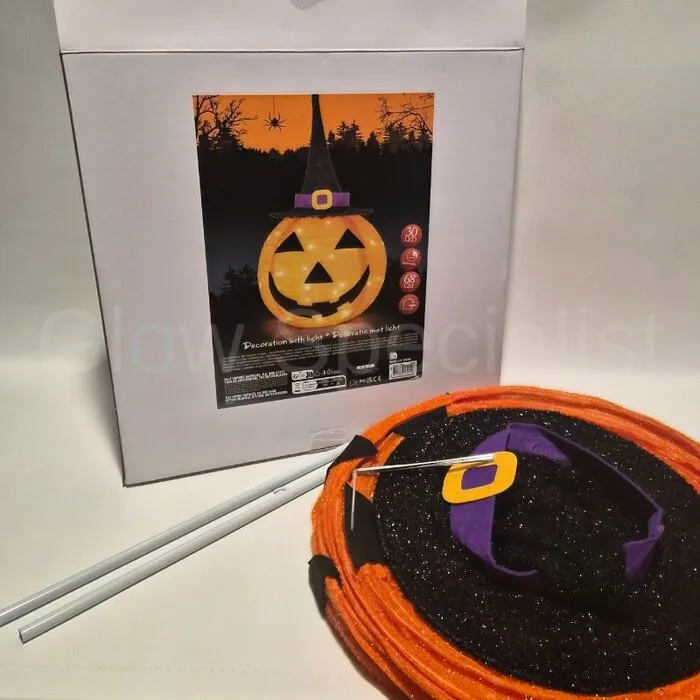 POMPOEN MET HOED - HALLOWEEN LED DECORATIE - MET TIMER - 68 CM