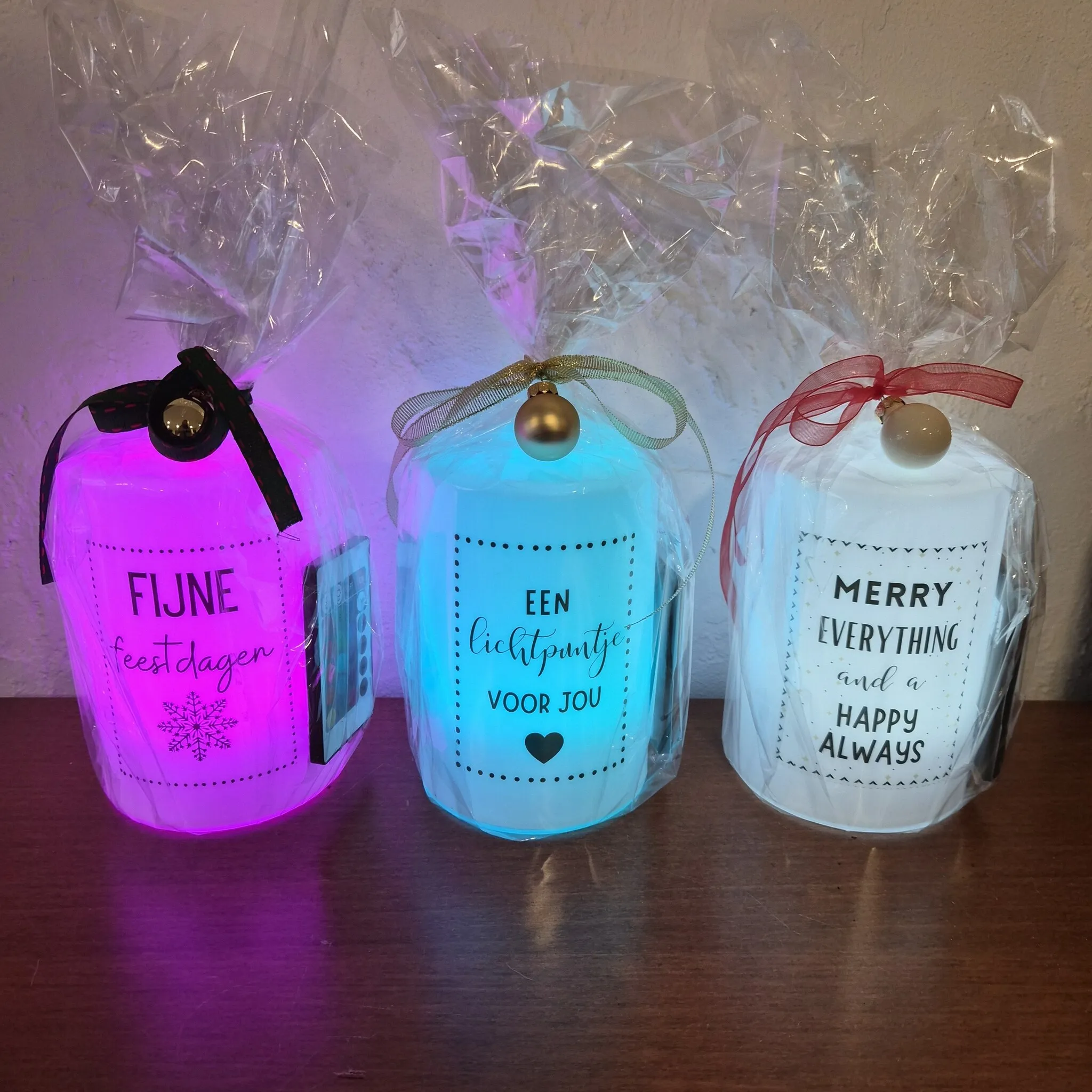 Grundig COLOR CHANGING TABLE LAMP WITH CHRISTMAS WISH - IN GIFT WRAPPING