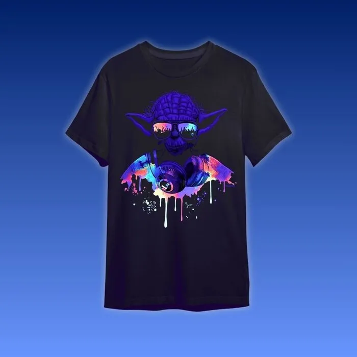 MASTER DJ - BLACKLIGHT T-SHIRT - ZWART MET NEON PRINT