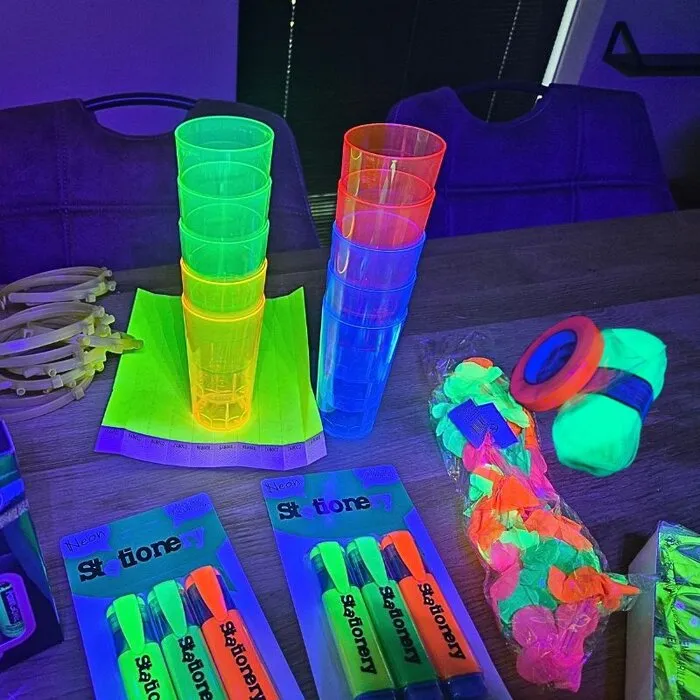 NEON GLOW KIDS PARTY PACKAGE - 10 KIDS