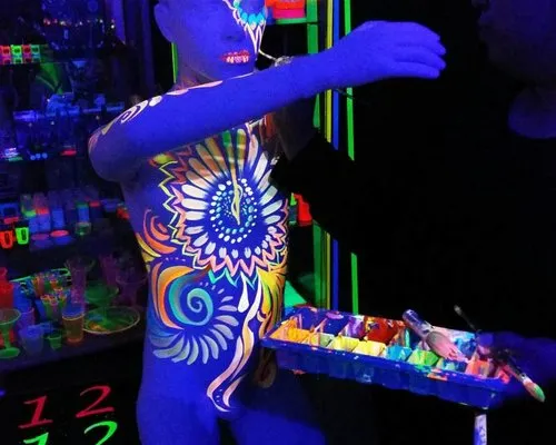 Bodypainters, gamers, dj's en edelsteen verzamelaars