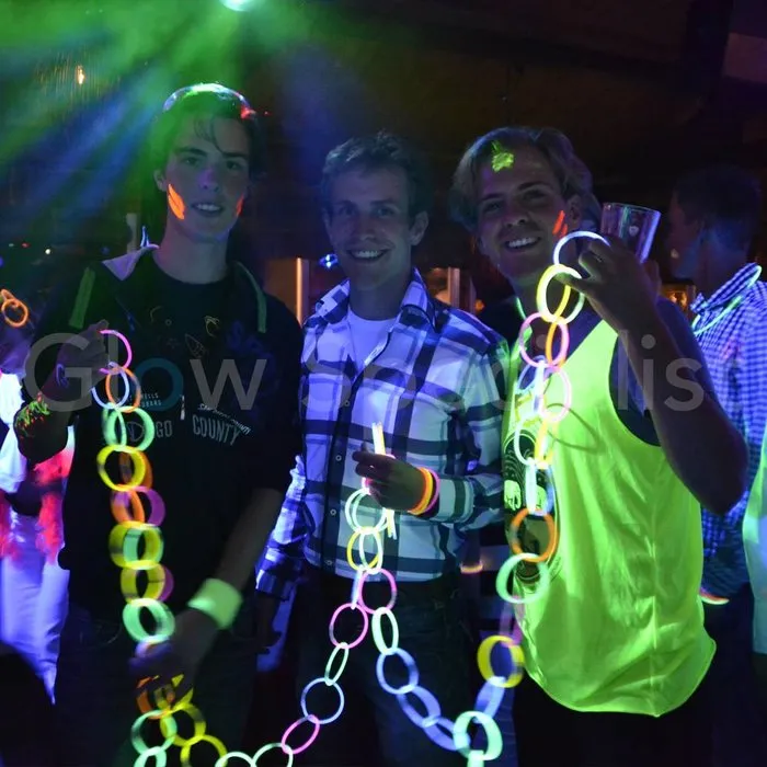 Glow Specialist GLOWARMBANDJES - 1 KOKER - 100 STUKS