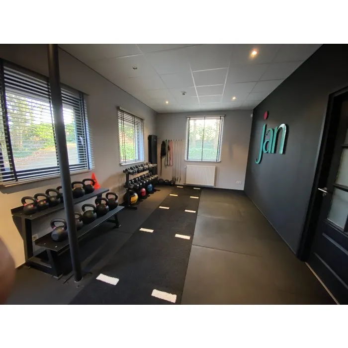 PT Essentials 100x100x2 multiplay sprinttrack op rubber met streep