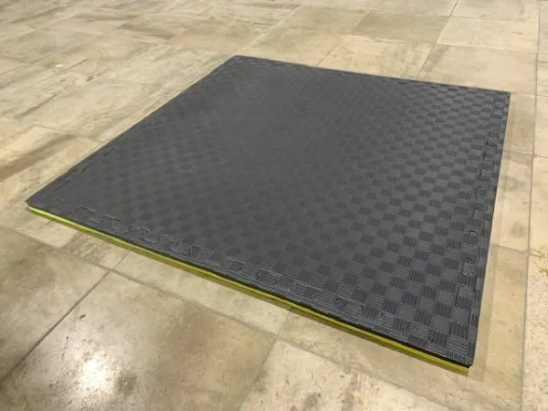 PT Essentials Tatami matten 100x100x2,6 cm - Palletprijs - Zwart-Geel