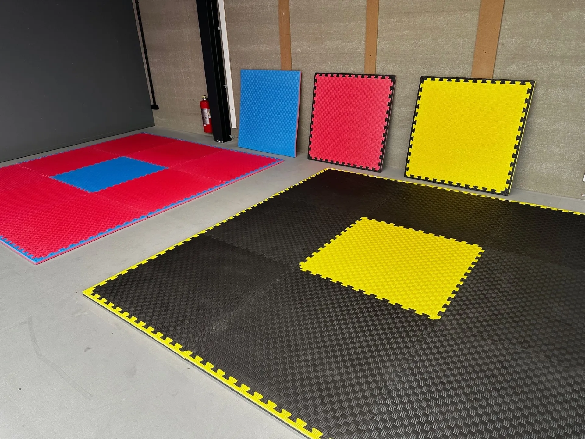 PT Essentials Tatami matten zwart-geel - 100x100x4 cm - Palletprijs