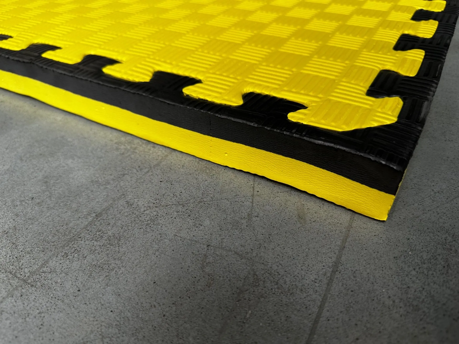 PT Essentials Tatami matten zwart-geel - 100x100x4 cm - Palletprijs