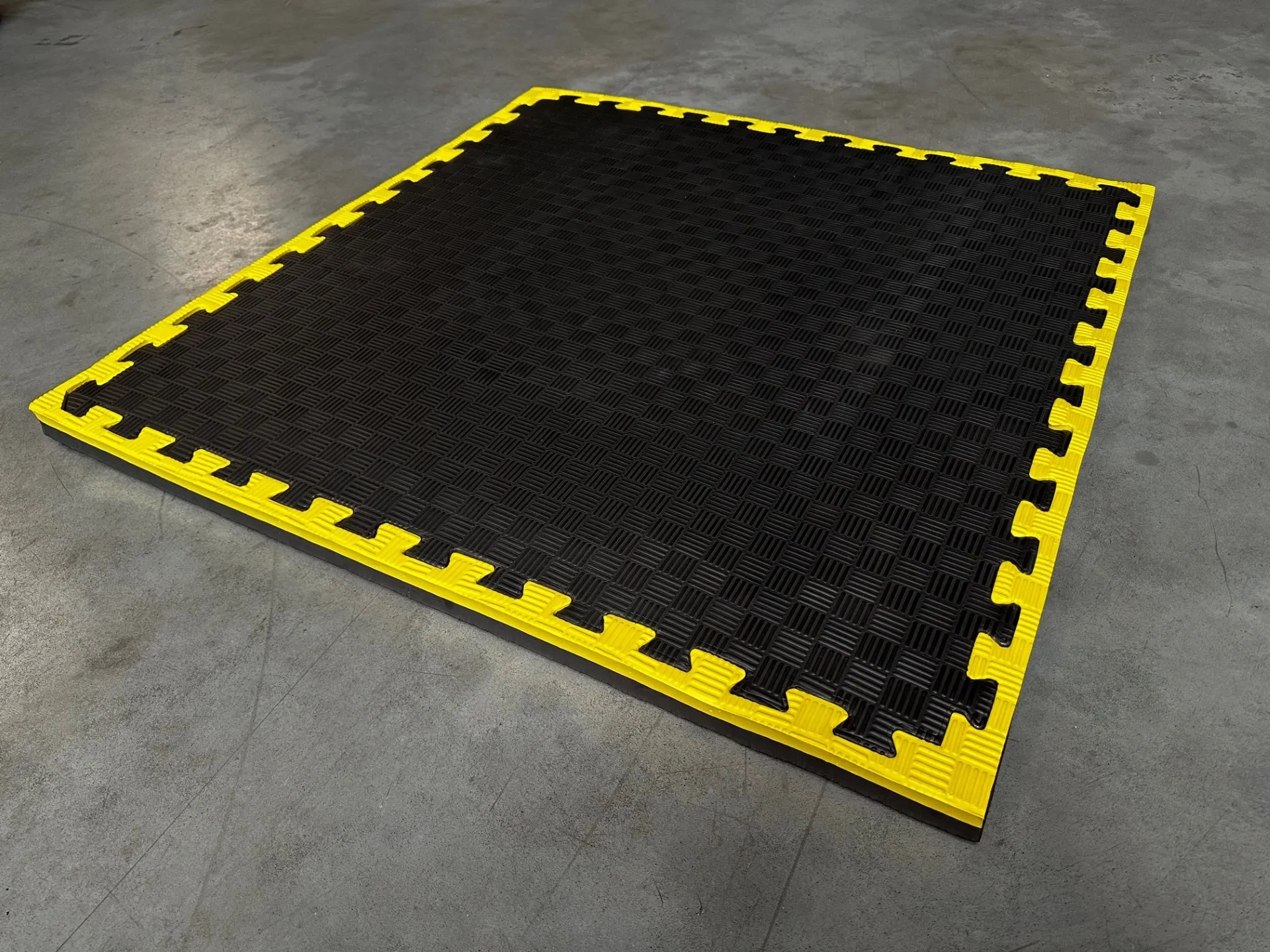 PT Essentials Tatami matten zwart-geel - 100x100x4 cm - Palletprijs